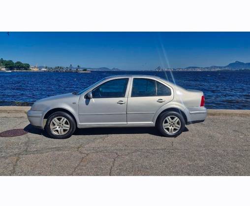 VOLKSWAGEN BORA 2.0 MI 8V GASOLINA 4P MANUAL